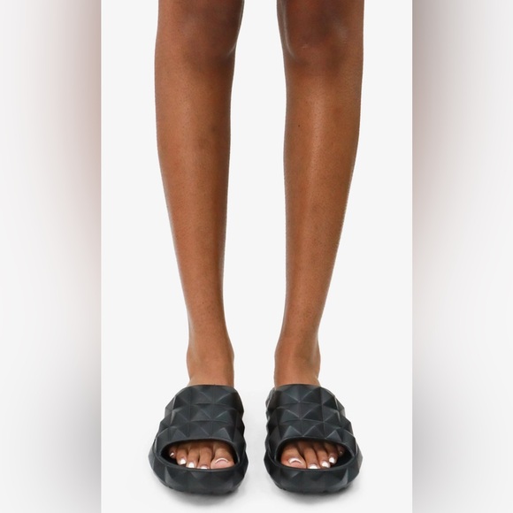 Black Geometric Slide Sandals - Picture 2 of 5